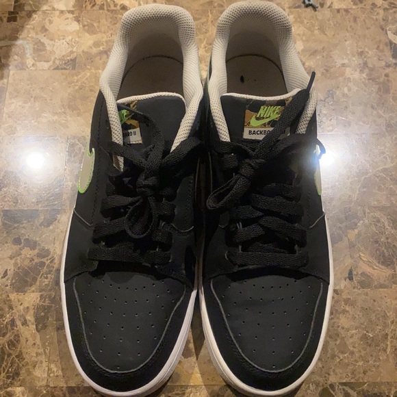 Nike Backboard II SIZE 9.5 men’s LIKE NEW one wear - Picture 2 of 4